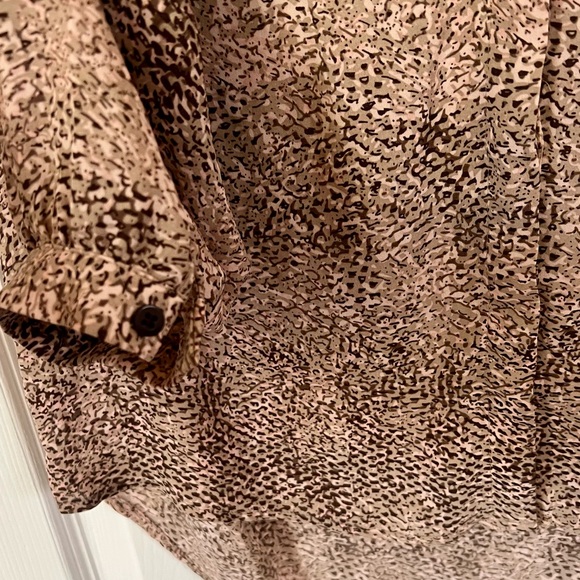 Animal Print button down blouse - Picture 4 of 5